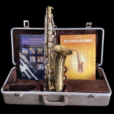 ROMA565 Buescher Saxophone	Buescher Alto Saxophone in case with music books and attachments
