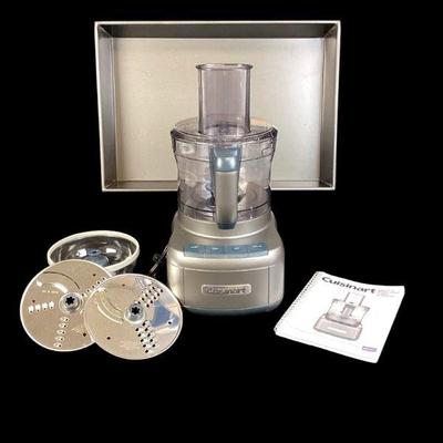 JAKE572 Cuisinart And Baking Pan	Cuisinart with attachments. Tested. Lot includes large heavy baking pan 18x13x3.
