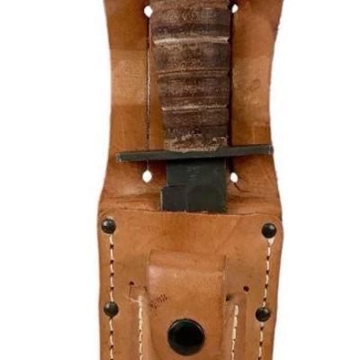 TEWA229 Camillus NY Military Fighting Knife & Sheath	Vintage military knife, made in NY. Comes with a leather case and sharpening stone
