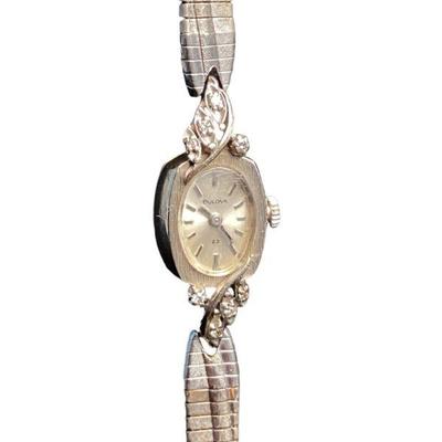 KIHE725 Vintage Ladies Diamond & 14k Bulova Watch	Approximately 7" long. 8 diamonds. Needs new battery. 
