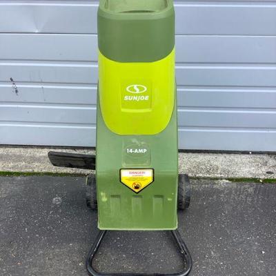 ROMA609 Sunjoe Wood And Mulch Chipper	This lot includes a Sunjoe 14 amp electric wood and mulch chipper, model: CJ601E. Tested and works....