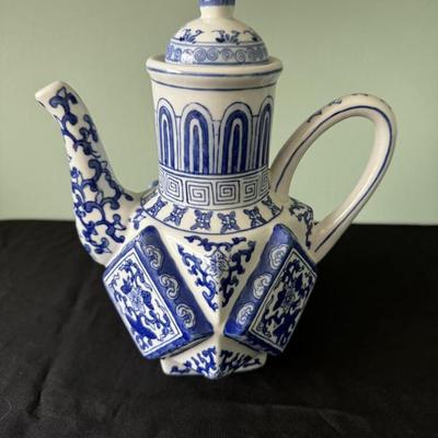 Blue/white coffee pot