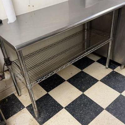 Stainless steel table 