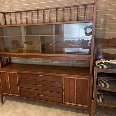 LANE Tuxedo hutch/china cabinet c.1960