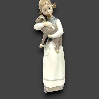 #36 • Lladro Figurine "Nina Gorderita #1010"