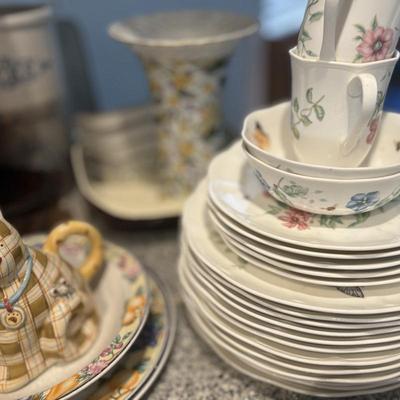 Butterfly dishes sold