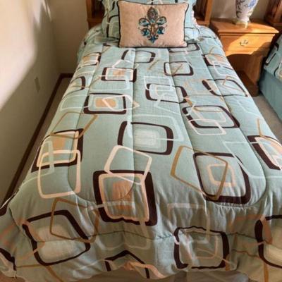 Set 2: Twin Bed w/ Geometric Quilt & Matching Sheet & Pillows	