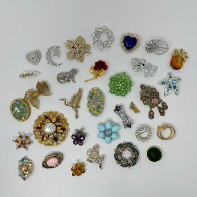Vintage Brooch Extravaganza: Colorful Gemstones & Gold-Tone Finishes	