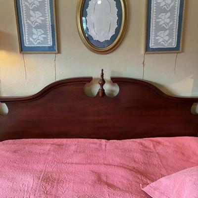 Bernhardt King Bedroom Suite—-Dresser/Mirror & 2 Night Tables