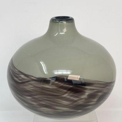 Signed vase 