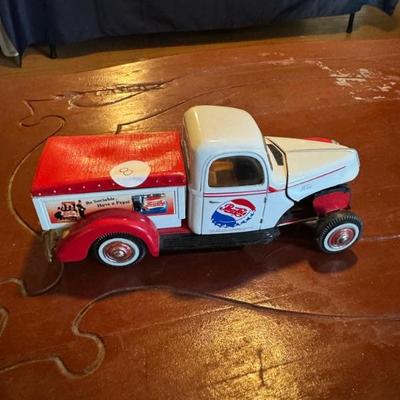 1940 Ford 40 PepsiCola Soda Delivery Truck Golden Wheel Die Cast 1:24
