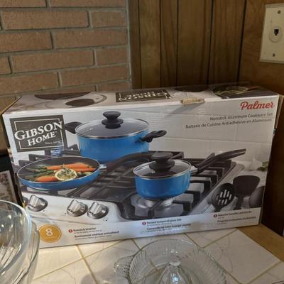 Gibson Home pots and pan set