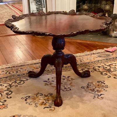 Pie crust table