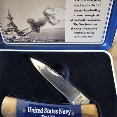 US Navy Tribute knife in case