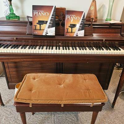 Gorgeous Wurlitzer piano 