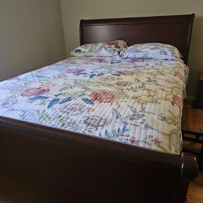 Queen sleigh bed