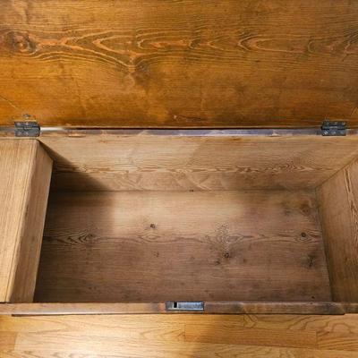 Blanket chest