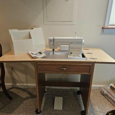 Pfaff hobbymatic 935 sewing machine in desk