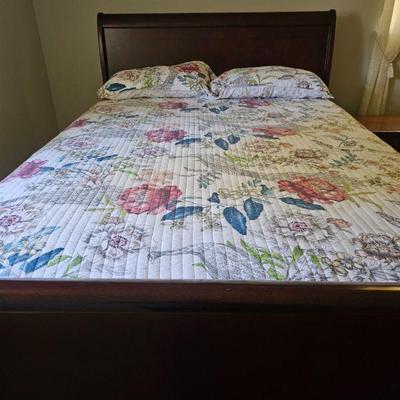 Queen sleigh bed