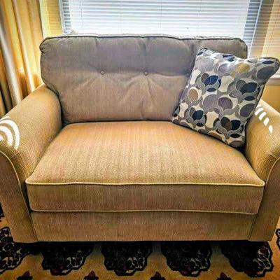 Great loveseat!