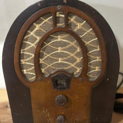 1930's Philco Cathedral Radio