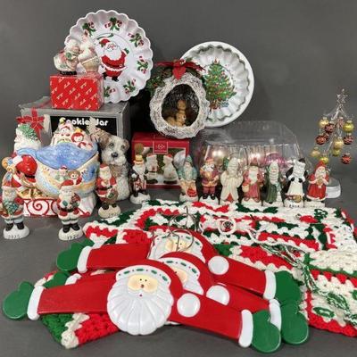 Lot 23 | Christmas Decorations New & Vintage
