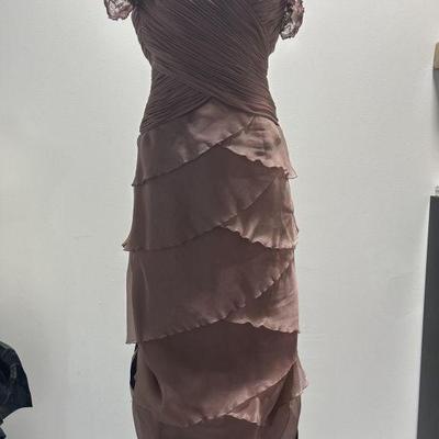 Lot 398 | Formal Dress By Jean De Lys Size 6
