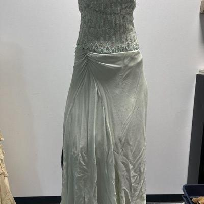 Lot 394 | Formal Dress Cameron Blake By Mon Cheri Light
