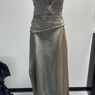 Lot 399 | Formal Dress No Brand Tag Size 18
