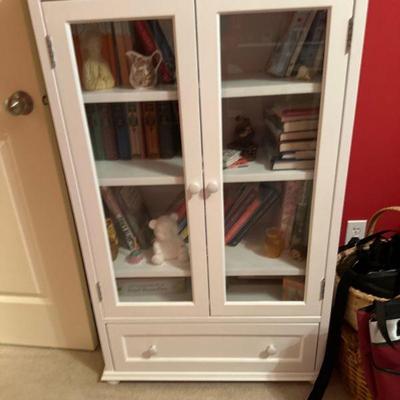 Side cabinet