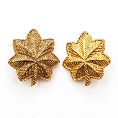 Pair of 1/20 10K Gold Should-R-Form Major Rank Insignia Pins
