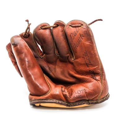 Vintage 1950s Bill Tuttle Wilson A2130 Ball Hawk Leather Baseball Mitt
