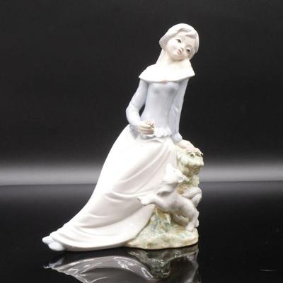 Tengra Handmade Porcelain Seated Lady Figurine