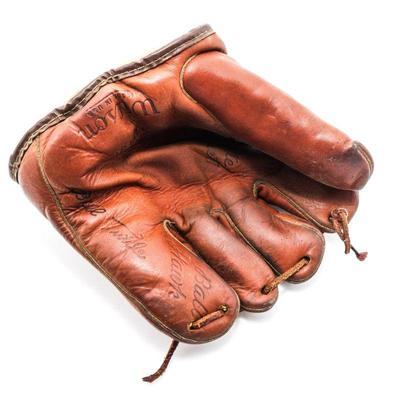 Vintage 1950s Bill Tuttle Wilson A2130 Ball Hawk Leather Baseball Mitt