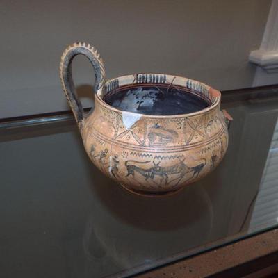 REPRODUCTION OF GREEK MINOAN POTTERY (BROKEN)