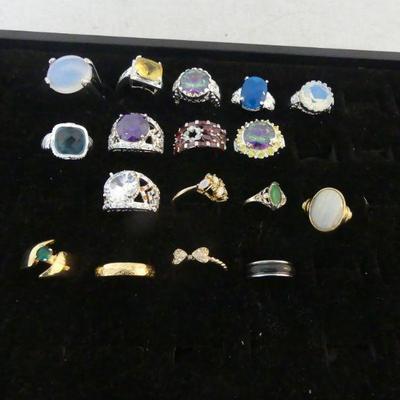 Men's & Ladies' Fashion Rings - Various Sizes - 17 in All