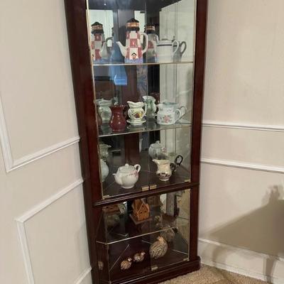 corner curio display 