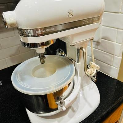 Sale Photo Thumbnail #95: KitchenAid mixer