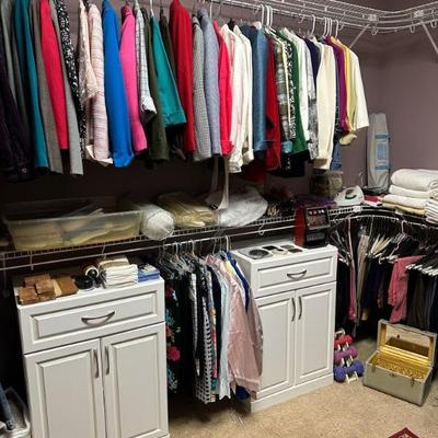 So many beautiful clothes! Sizes 4-6/women’s small.
