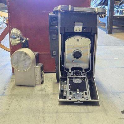 #4526 • Vintage Polaroid Land Camera W/ Case

