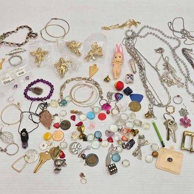 #1006 • Costume Jewlery
