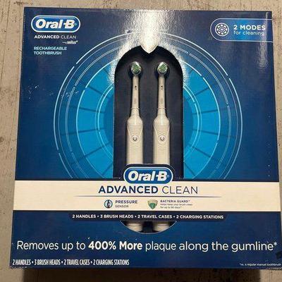 #7520 • NEW!!! Oral-B Advanced Clean Tooth Brushes
