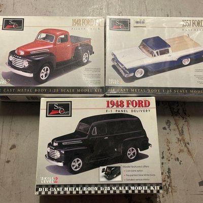 #7504 • (3) Die Cast Metal Body 1:25 Scale Model Kits
