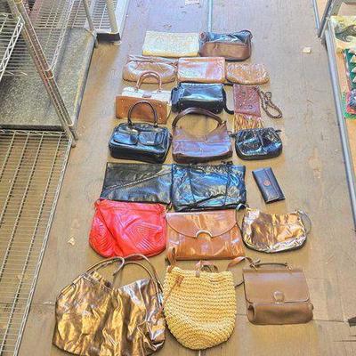 #3060 • (19) Box Full Of Handbags & Wallet
