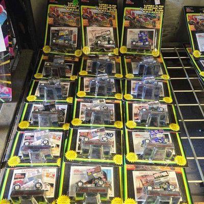 #4270 • NEW!!! (18) World Of Outlaws Die Cast Cars
