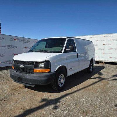 #290 • 2005 Chevrolet Express Van
