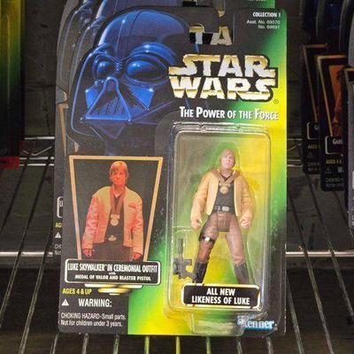 #4202 • NEW!!! (8) Star Wars Figures
