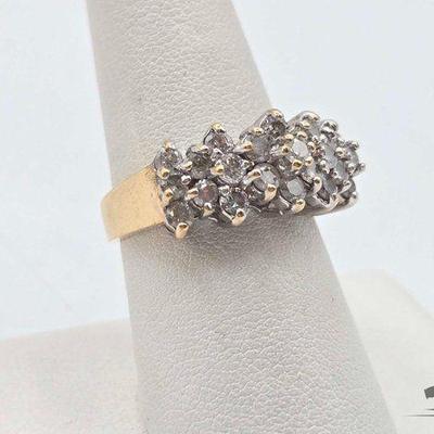 #800 • 10K Gold Cluster Diamond Ring, 5.33g

