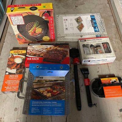 #7252 • NEW!!! Wok Set, Rib Rack, Grill Topper & Grill Brushes
