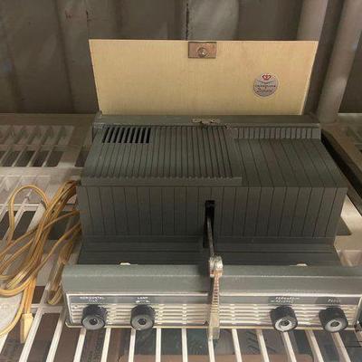 #7536 • Vintage Sawyers Crestline Deluxe Slide Projector
